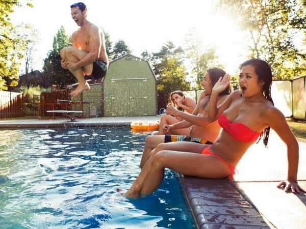 enter and exit poolside